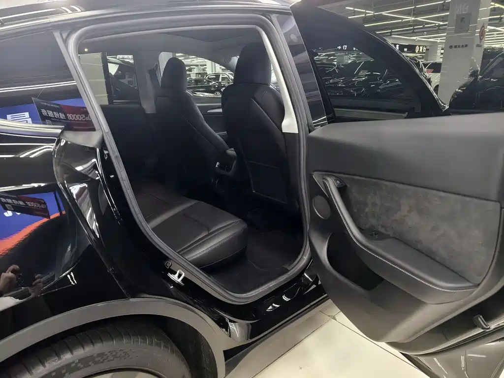 Tesla Model Y 2023 — фото 10