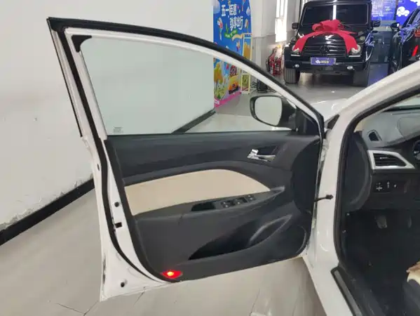 Changan Yuexiang V7 2015