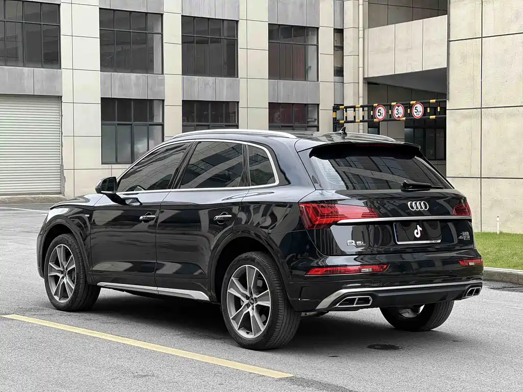 Audi Q5L 2022 — фото 22