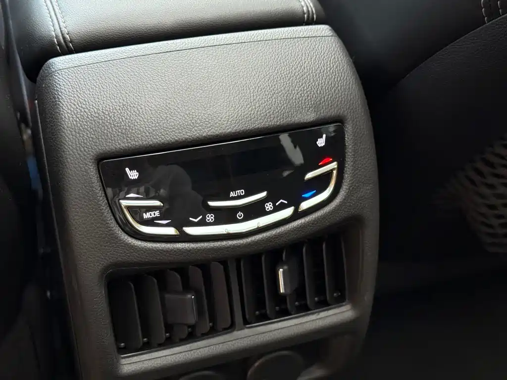 Cadillac SRX 2014 — фото 19