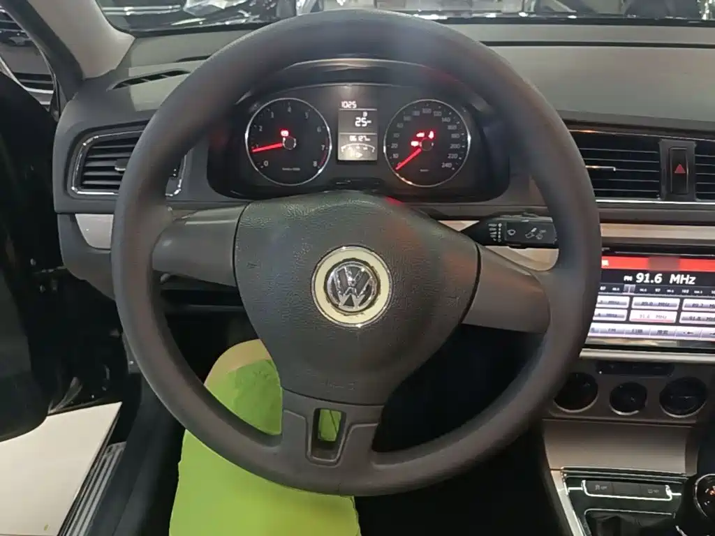 Volkswagen Lavida 2016 — фото 11