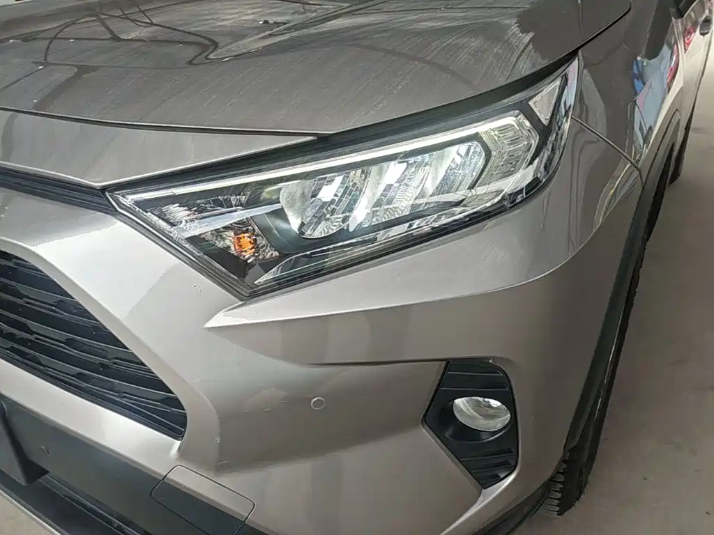 Toyota RAV4 2020 — фото 24