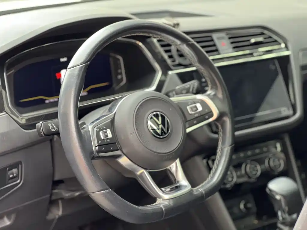 Volkswagen Tiguan L 2021 — фото 12