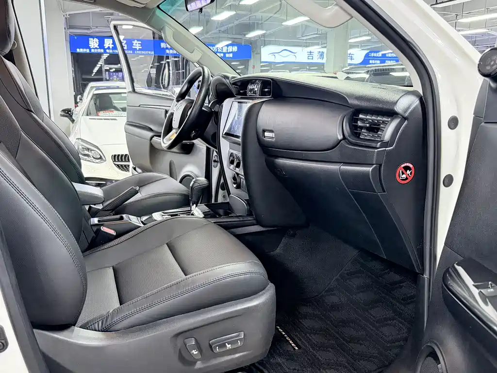 Toyota Fortuner 2017 — фото 7
