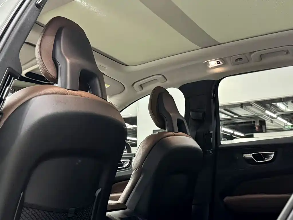 Volvo XC60 2018 — фото 14