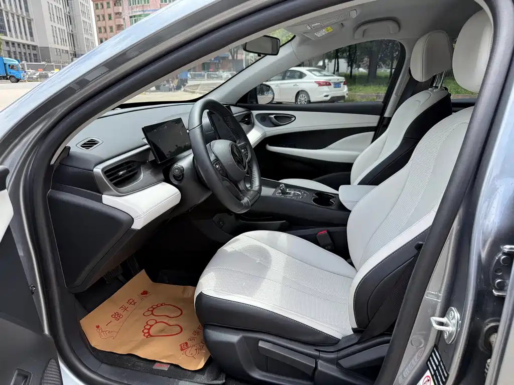 BYD Seal 05 DM-i 2025 — фото 4