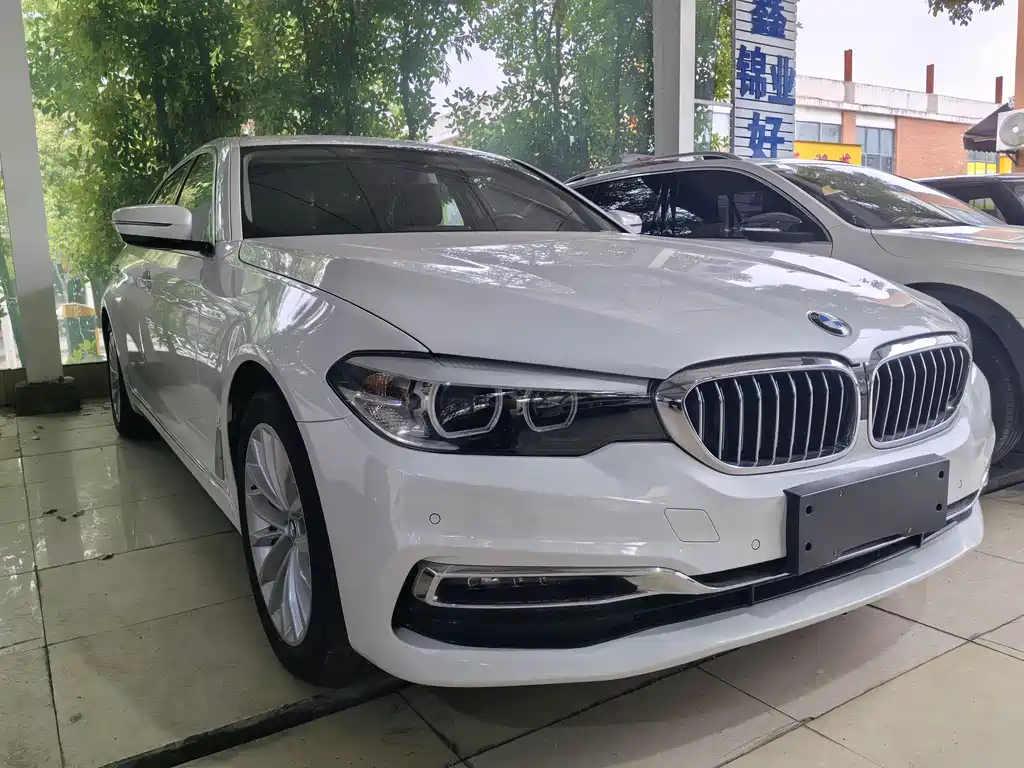BMW 5 Series 2019 — фото 3