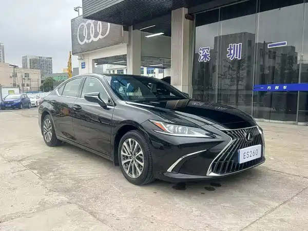 Lexus ES 2022