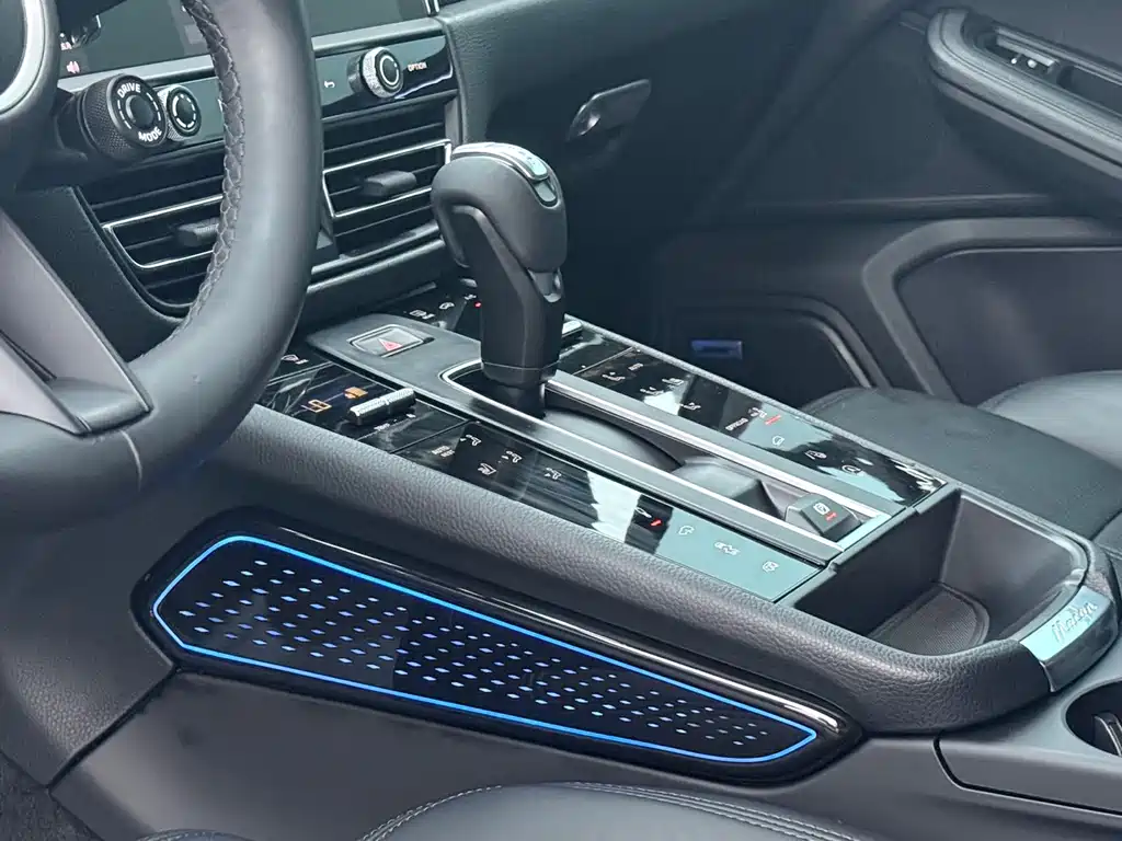 Porsche Macan 2022 — фото 12