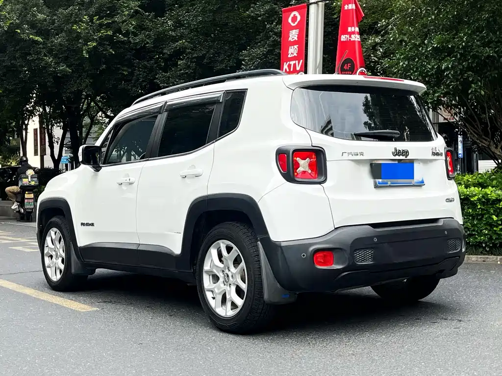 Jeep Renegade 2017 — фото 4