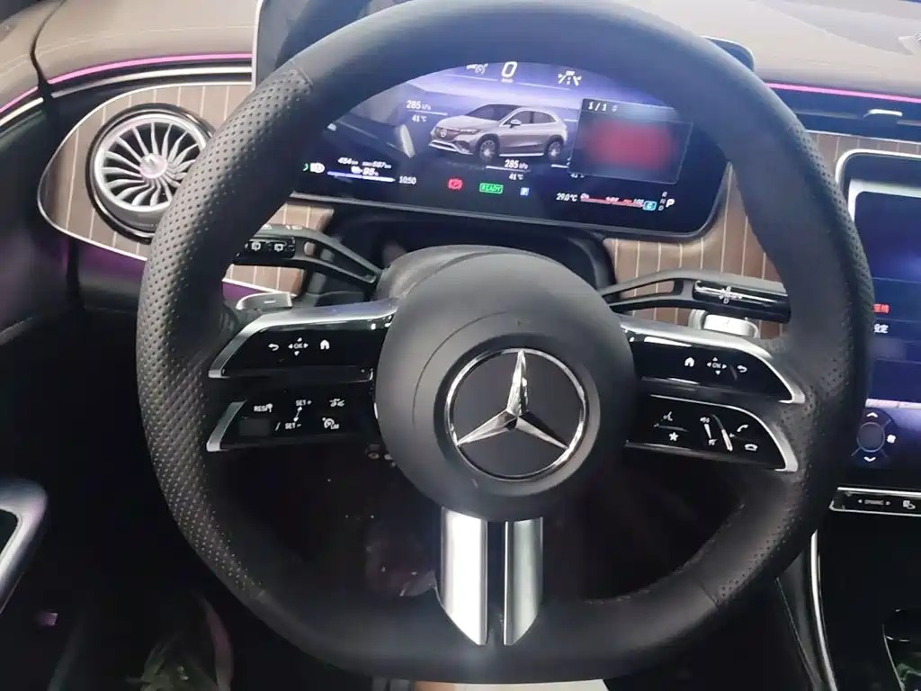 Mercedes-Benz EQE SUV 2023 — фото 11