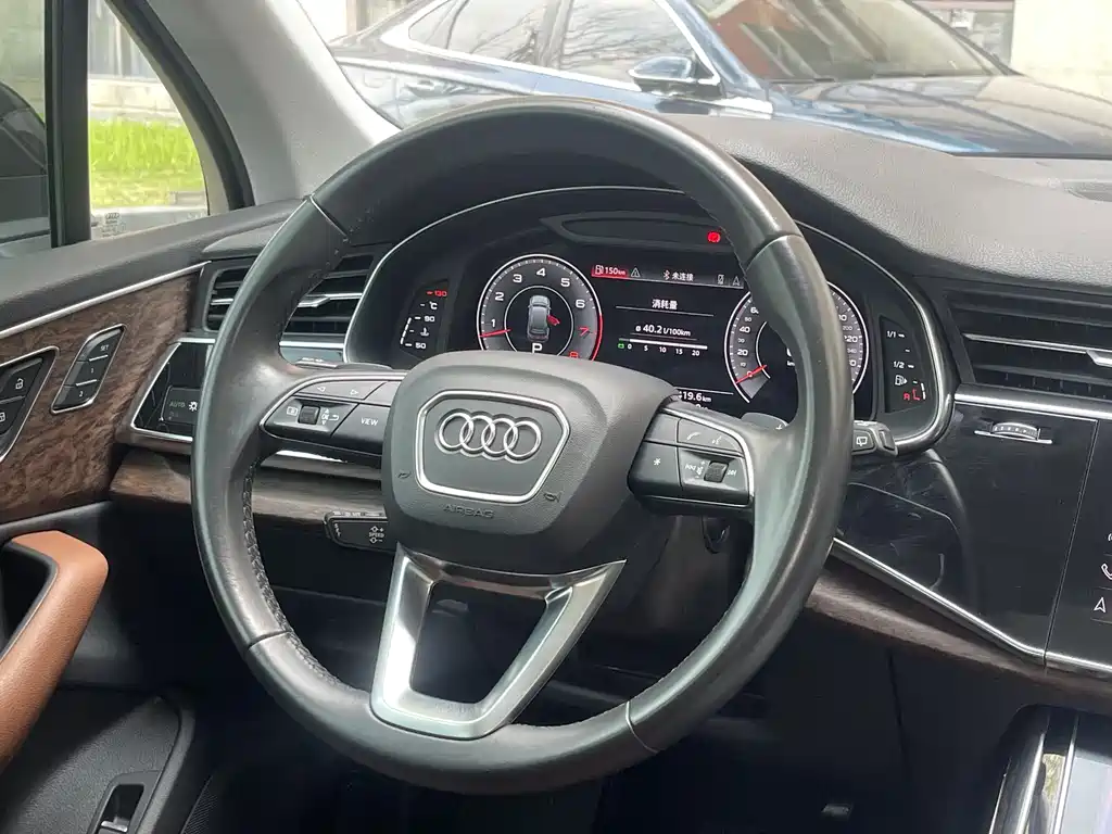 Audi Q7 2021 — фото 13