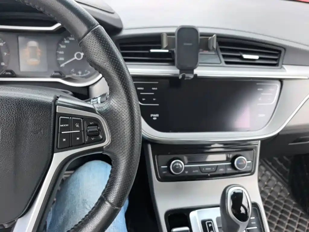 Geely Emgrand GS 2018 — фото 10