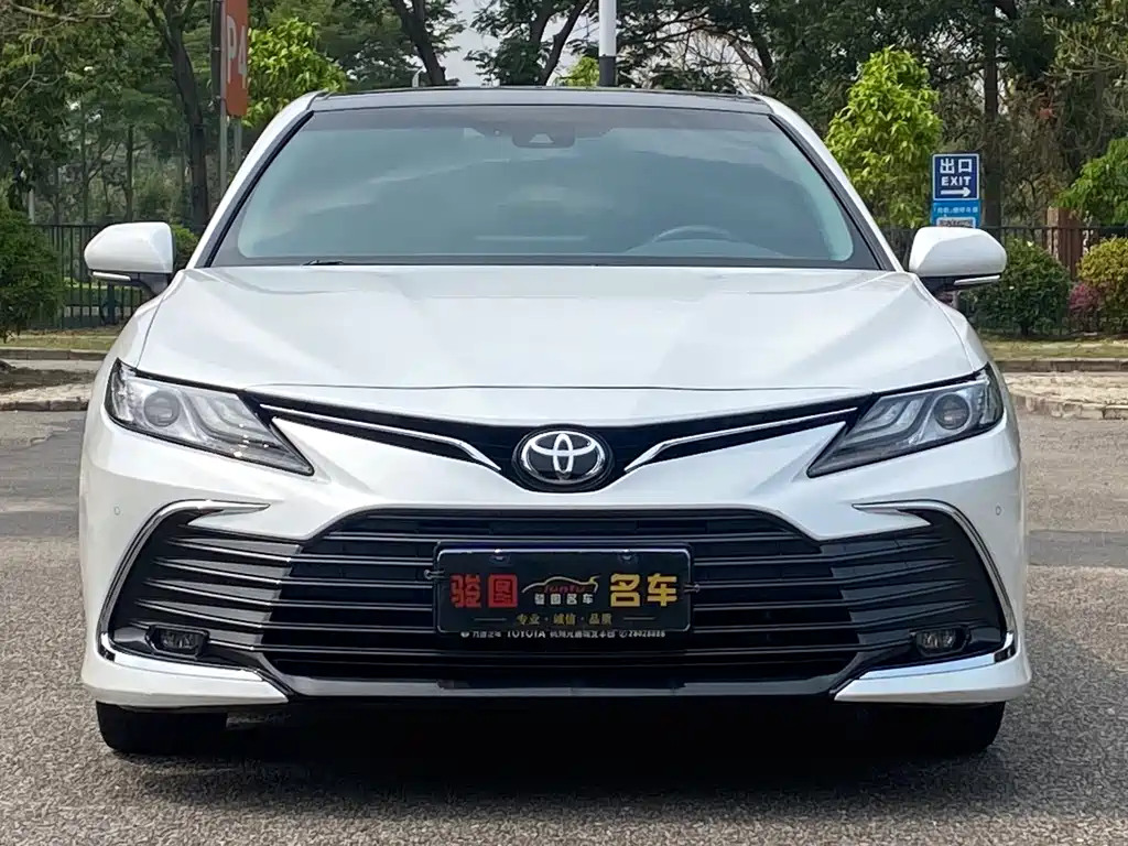 Toyota Camry 2022 — фото 2
