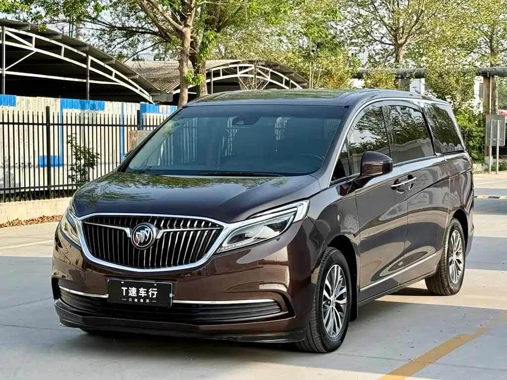 Buick GL8 2019 — фото 1