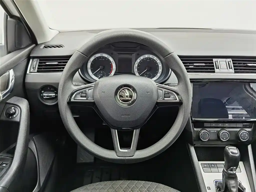 Skoda Octavia 2019 — фото 11