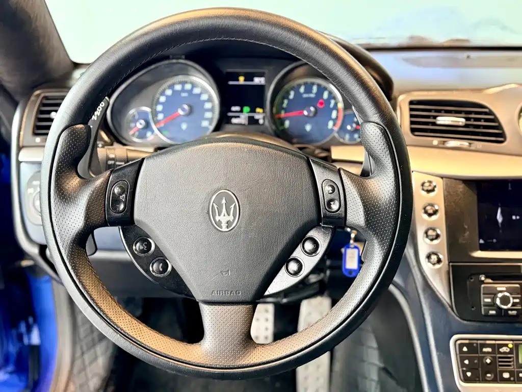 Maserati Granturismo 2013 — фото 14