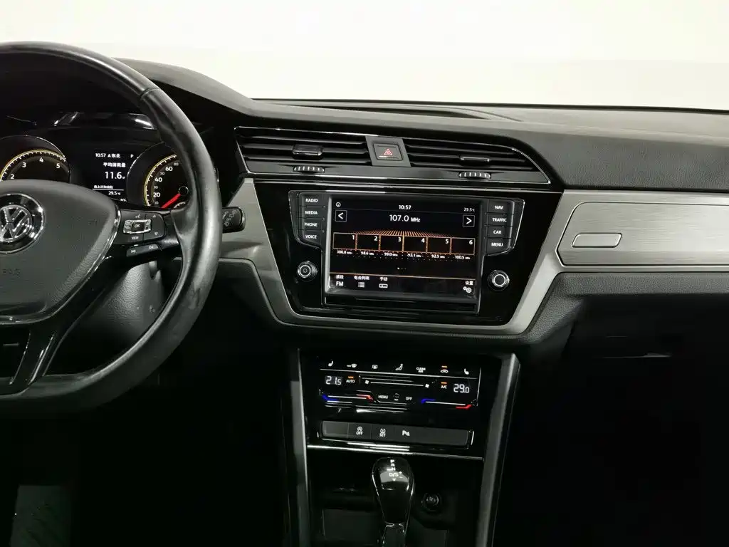 Volkswagen Touran 2021 — фото 12