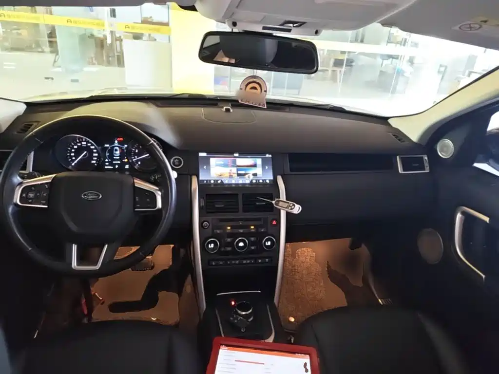Land Rover Discovery Sport 2018 — фото 10