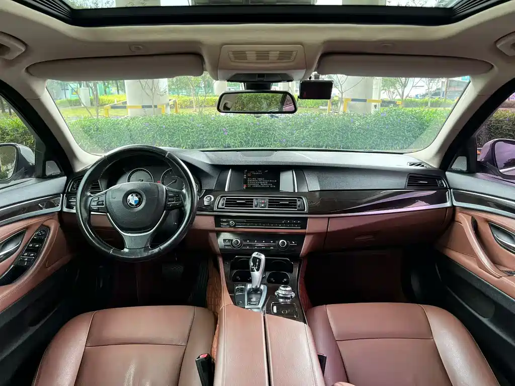 BMW 5 Series 2016 — фото 8