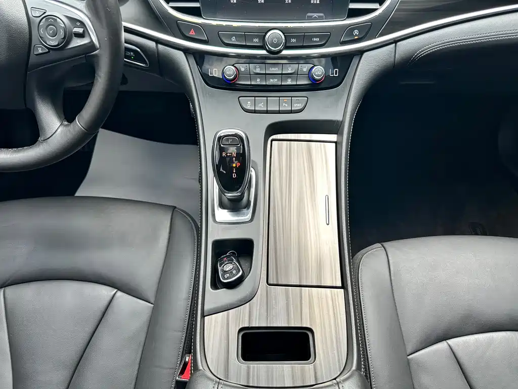 Buick LaCrosse 2017 — фото 15