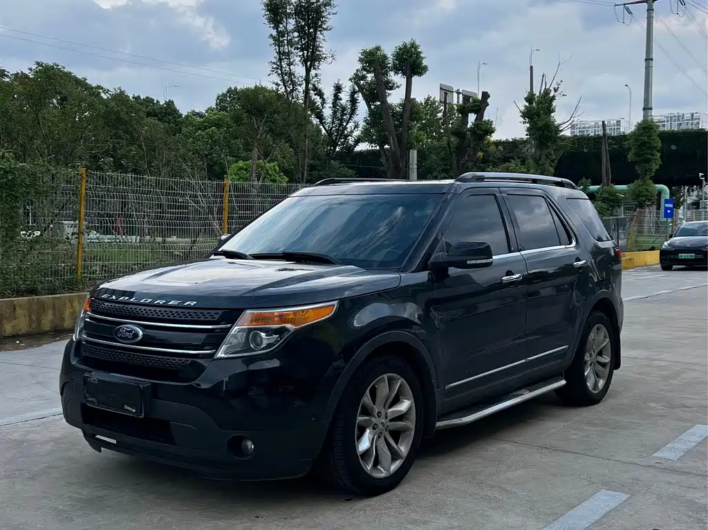 Ford Explorer 2015 — фото 1