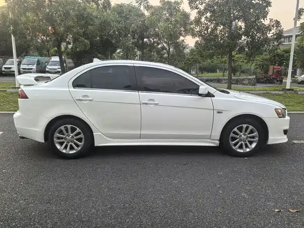 Mitsubishi Lancer EX 2012