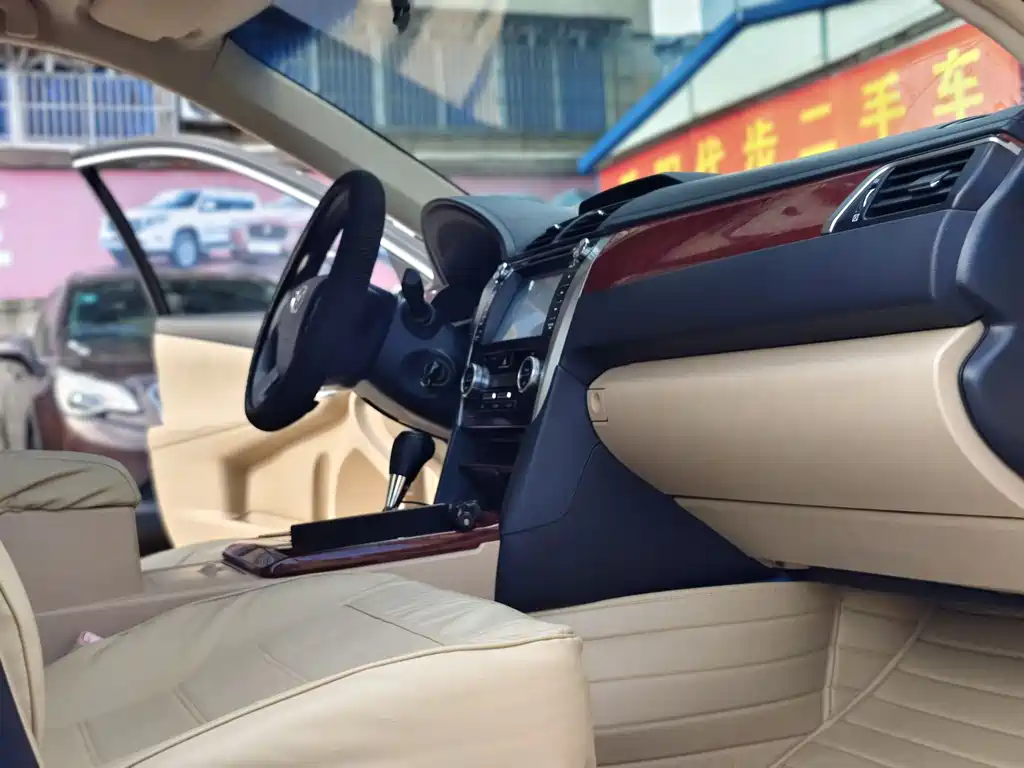 Toyota Camry 2013 — фото 15