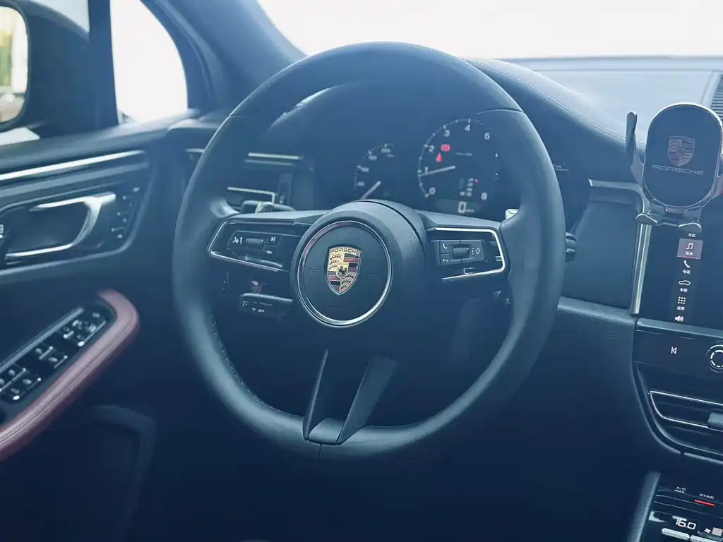 Porsche Macan 2022 — фото 14