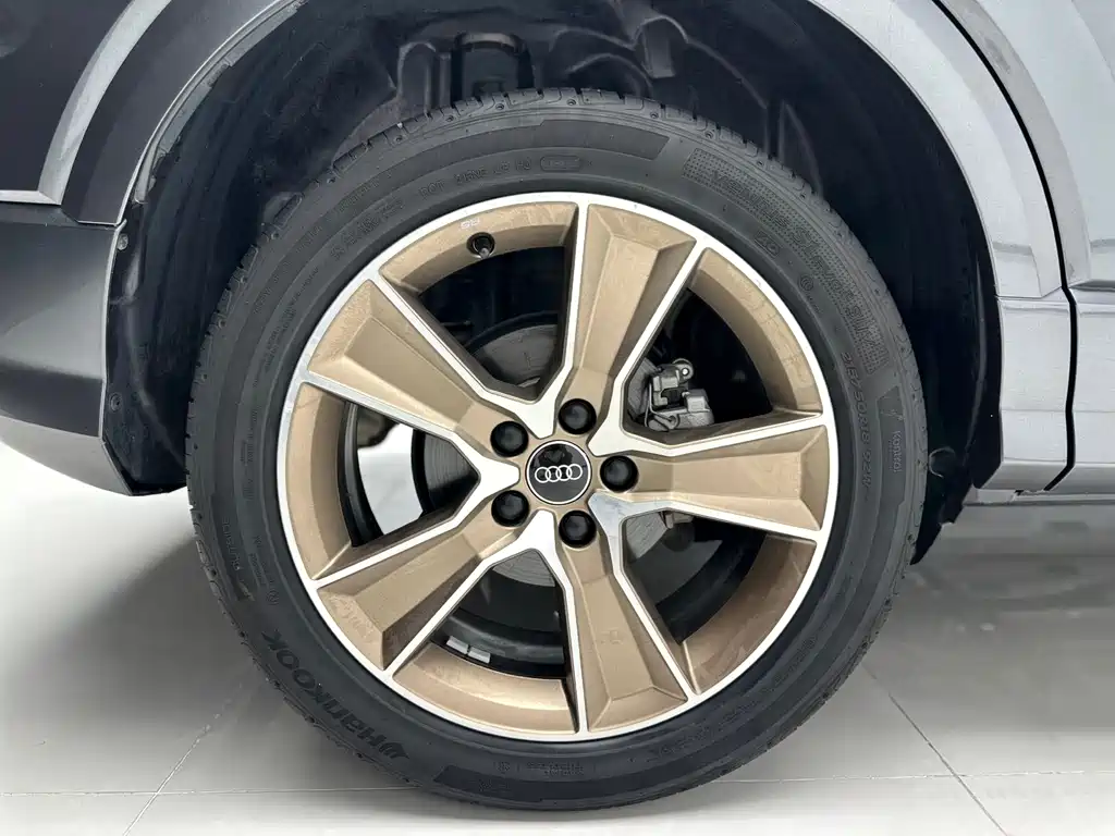 Audi Q2L 2023 — фото 16