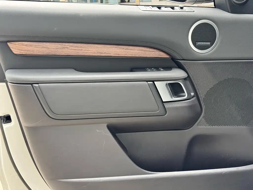 Land Rover Discovery 2019 — фото 16