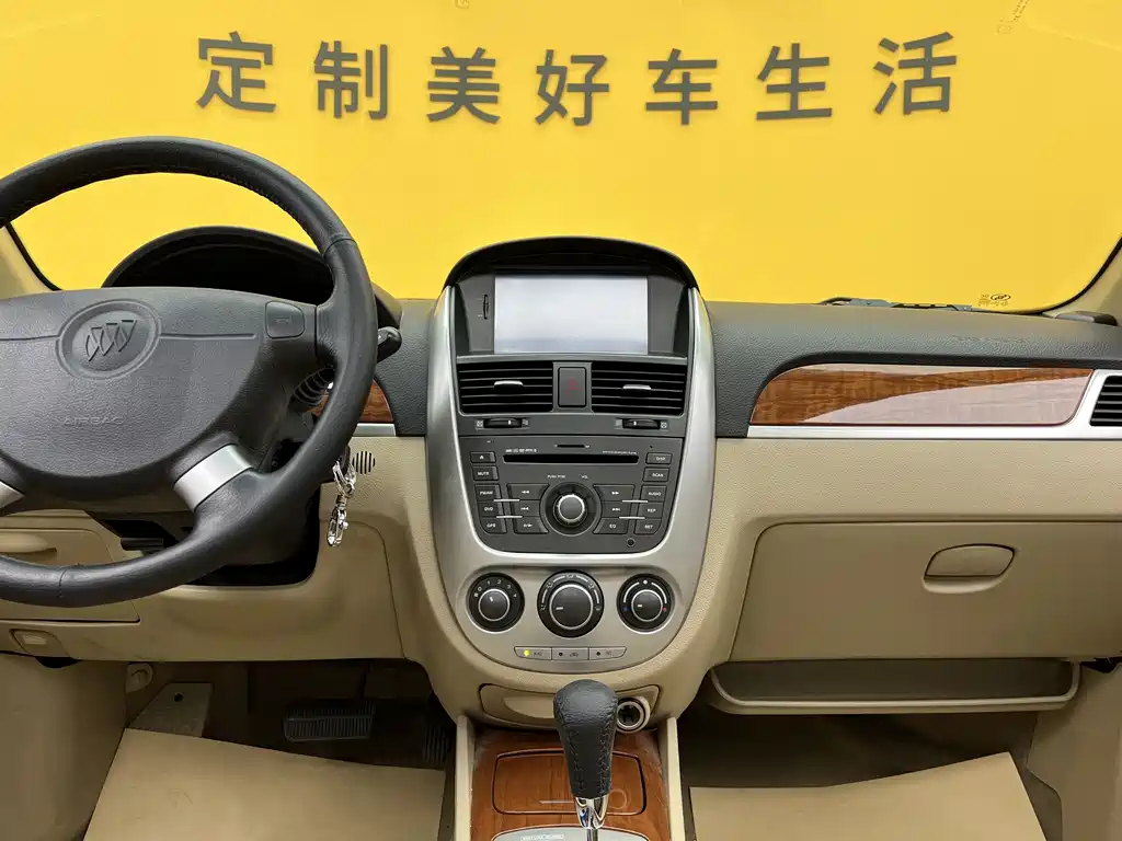 Buick Excelle 2010 — фото 12