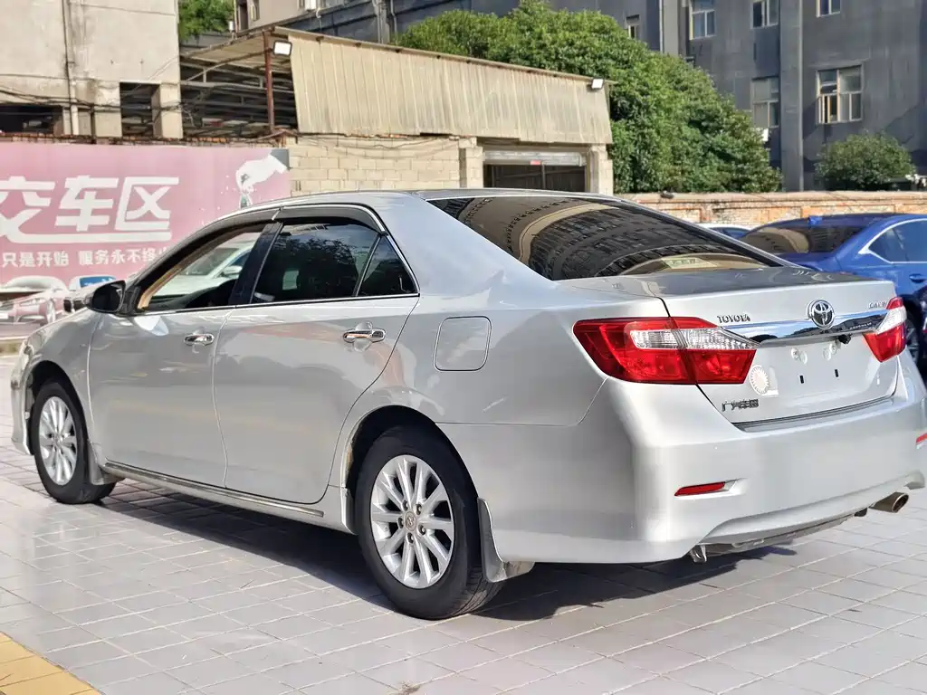 Toyota Camry 2013 — фото 23