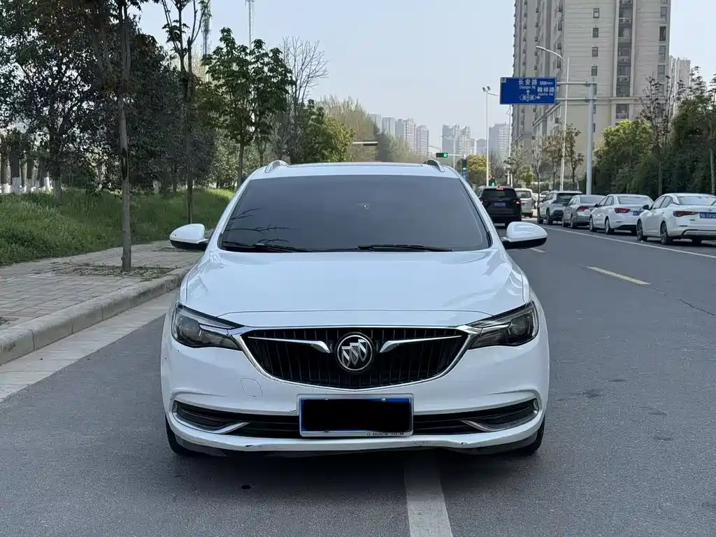 Buick Excelle 2018 — фото 1