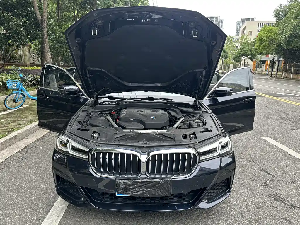 BMW 5 Series 2023 — фото 10