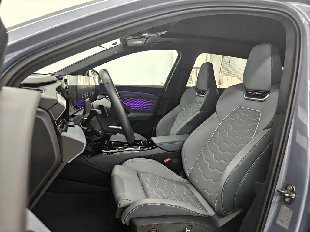 Audi Q6L E-Tron 2025 — фото 11