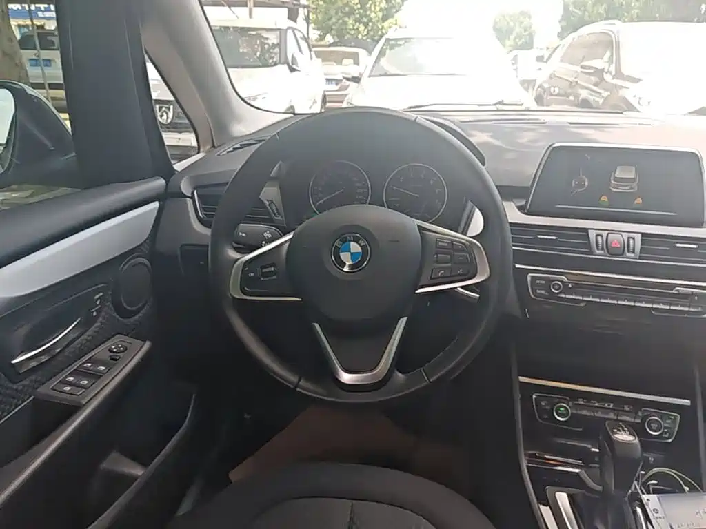 BMW 2 Series Active Tourer 2017 — фото 11
