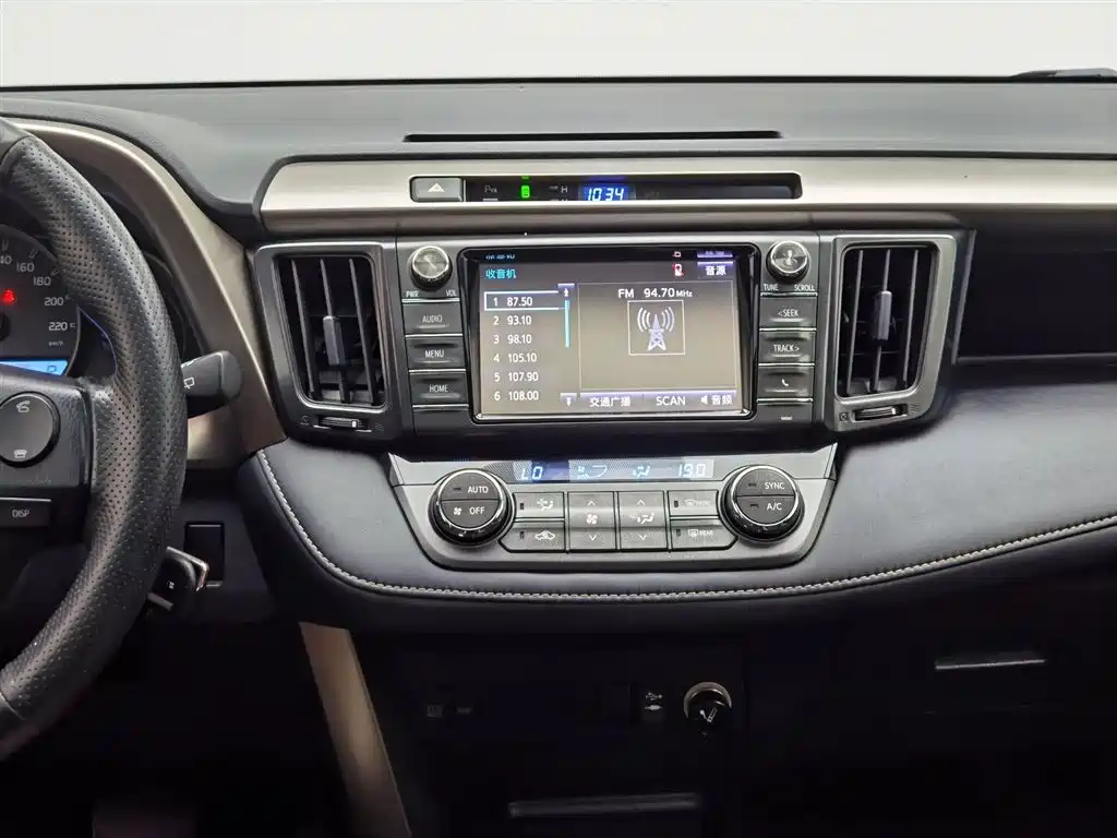 Toyota RAV4 2015 — фото 12