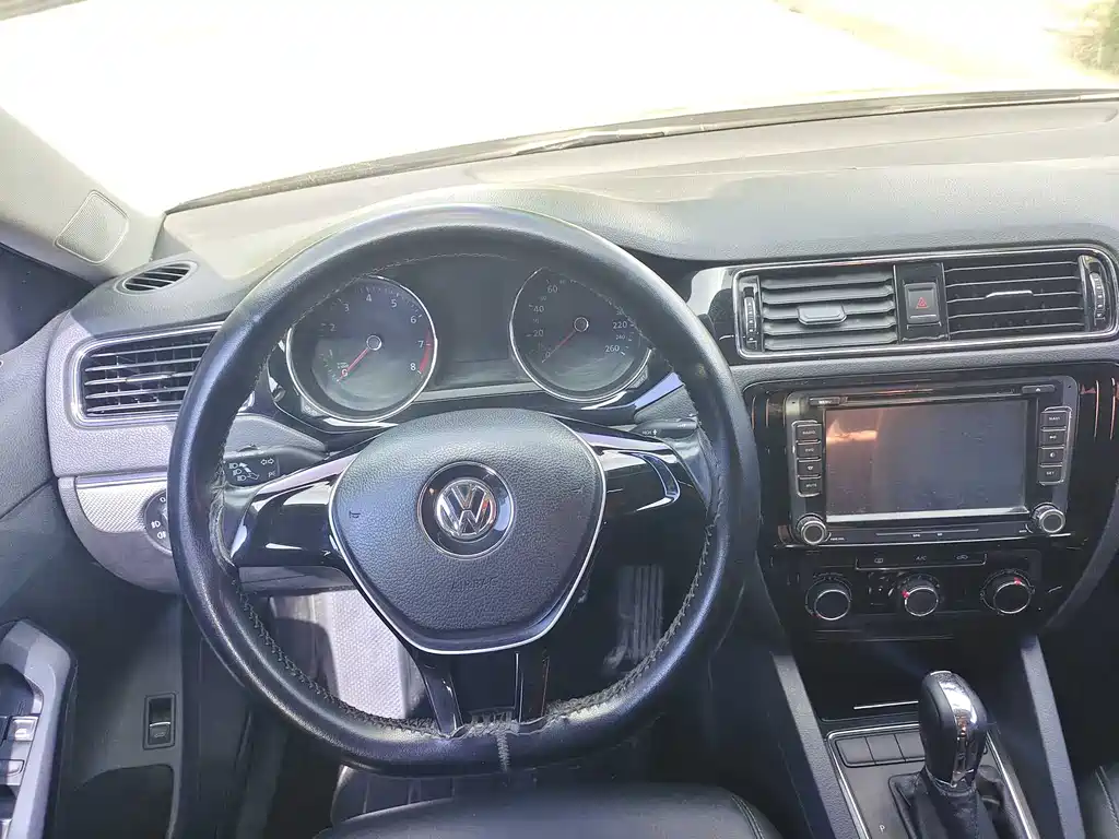 Volkswagen Sagitar 2015 — фото 12