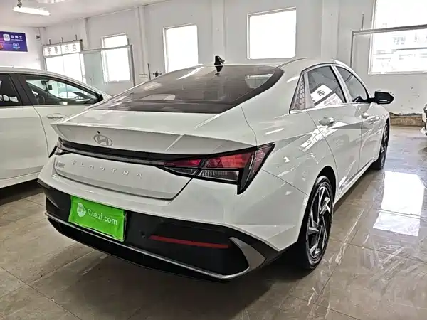 Hyundai Elantra 2024