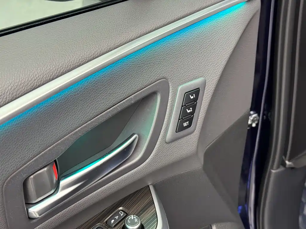 Toyota Sienna 2022 — фото 9