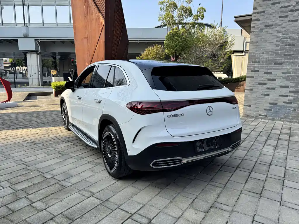 Mercedes-Benz EQE SUV 2023 — фото 15