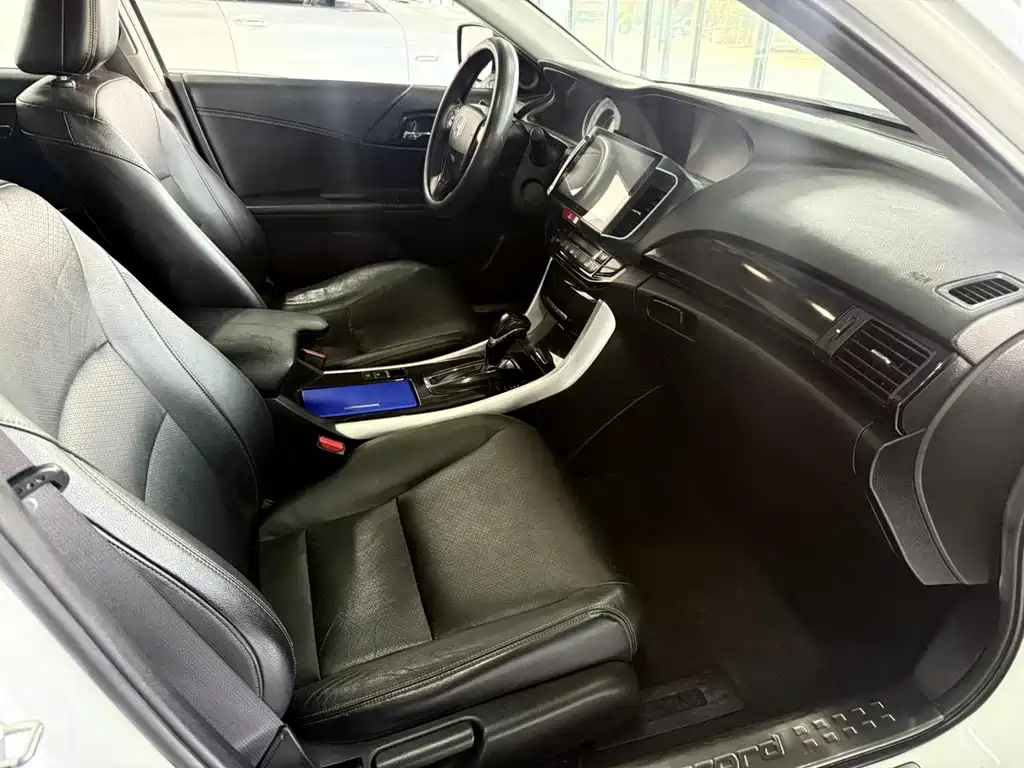 Honda Accord 2017 — фото 18