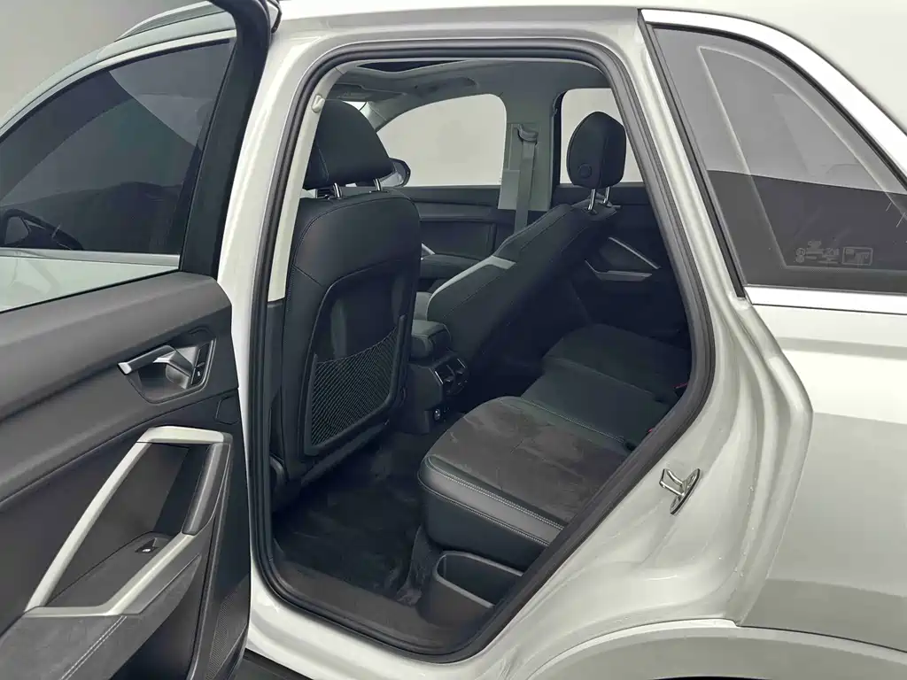 Audi Q3 2023 — фото 12