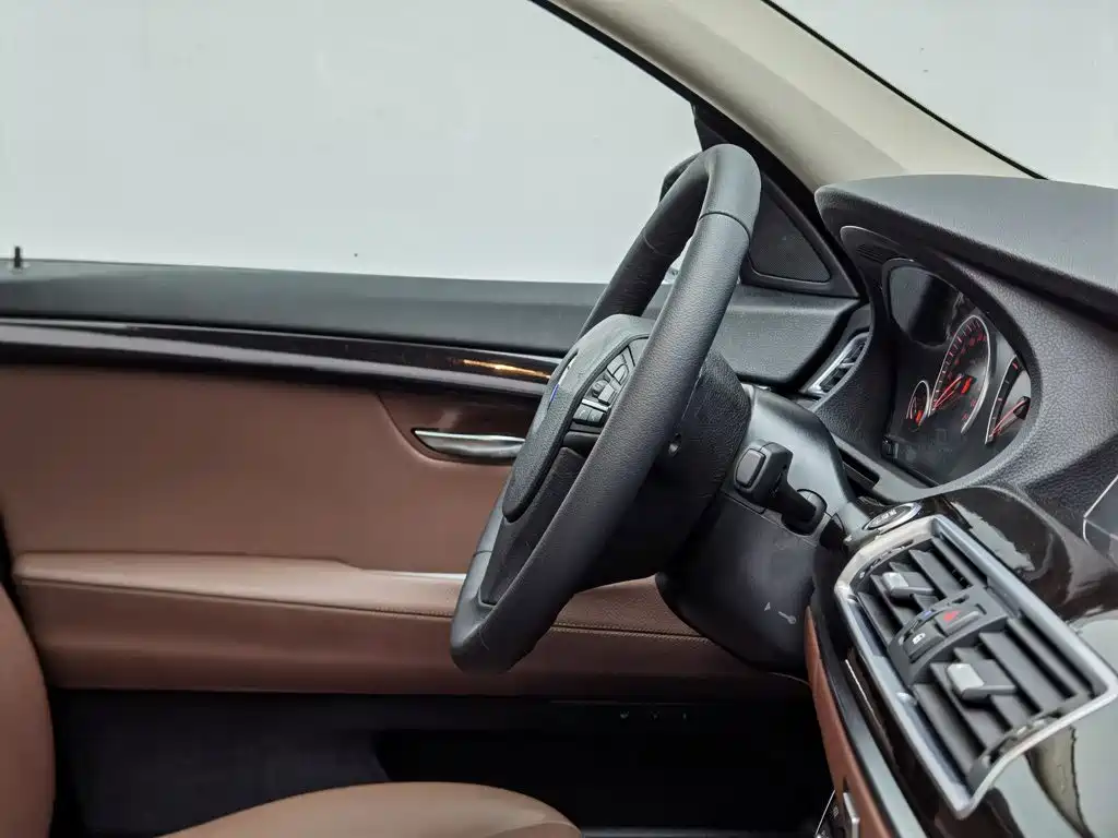 BMW 5 Series GT 2017 — фото 22