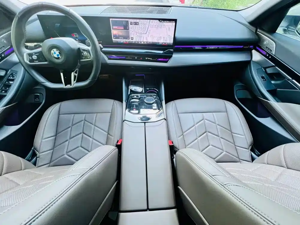 BMW 5 Series 2024 — фото 16