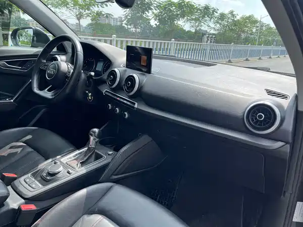 Audi Q2L 2022