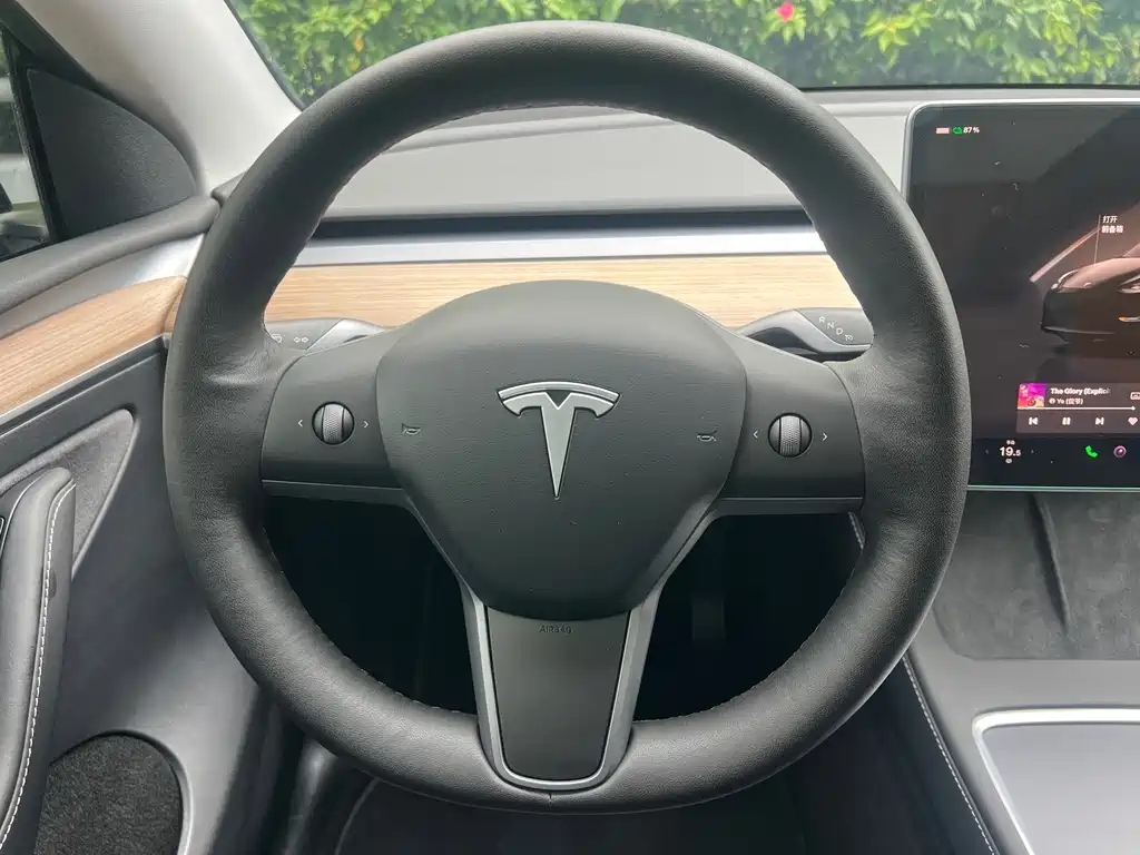 Tesla Model Y 2022 — фото 9