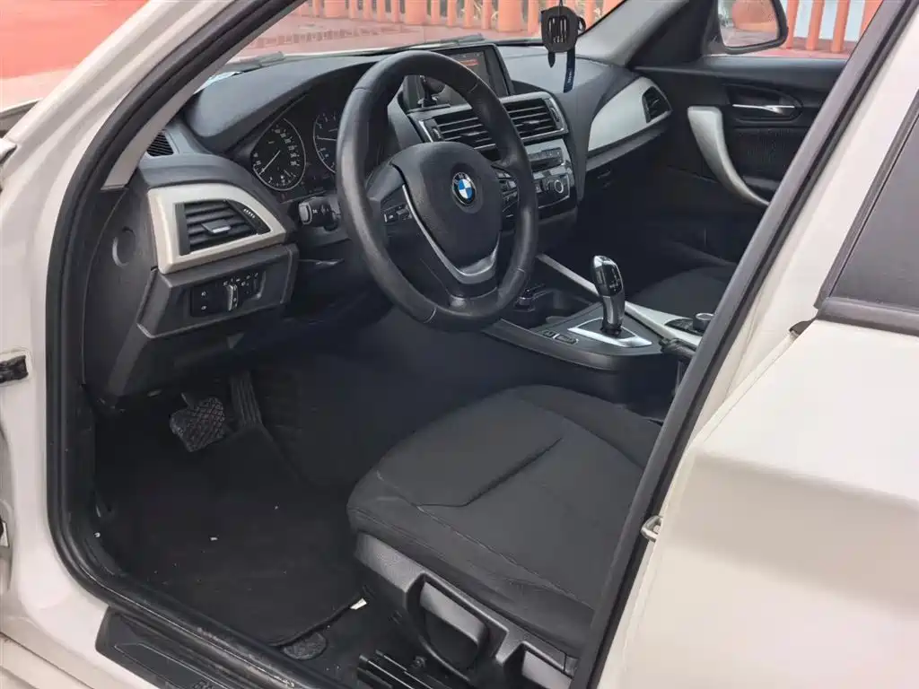 BMW 1 Series 2016 — фото 10