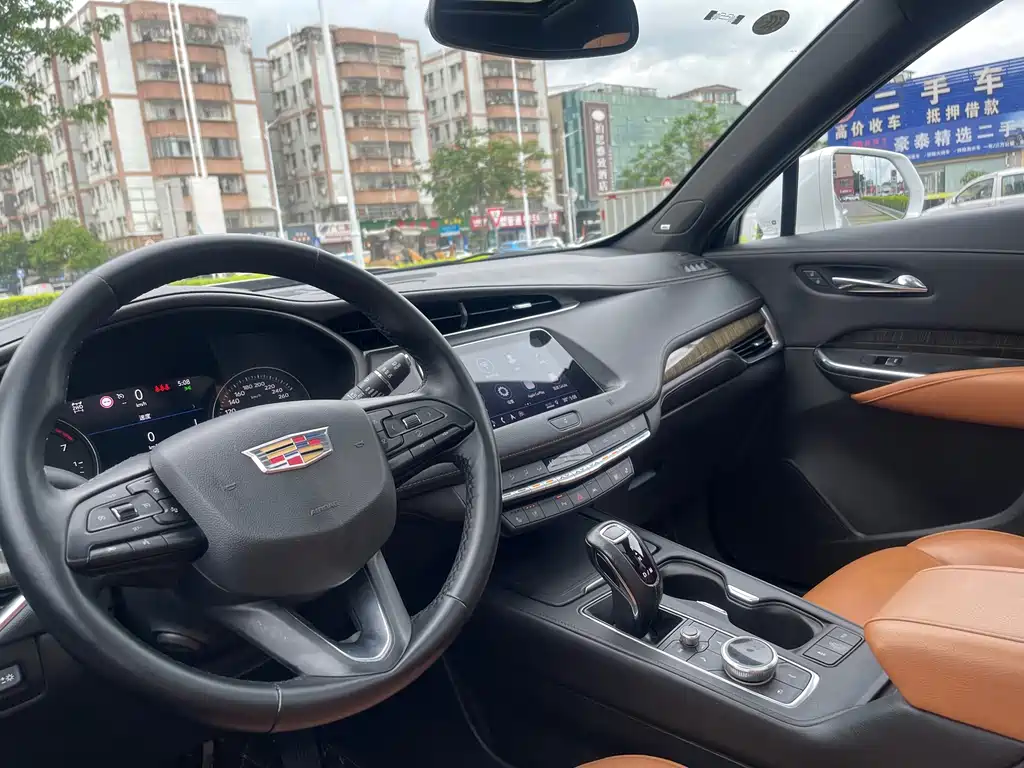 Cadillac XT4 2019 — фото 15